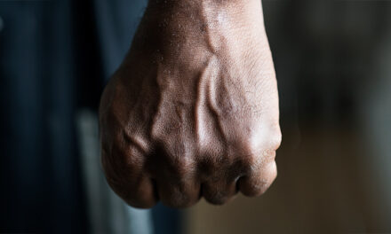 Es más fácil golpear que pensar